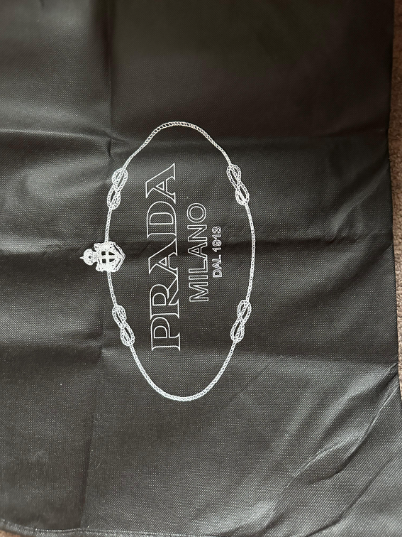 Prada futrola za odeću slika #4