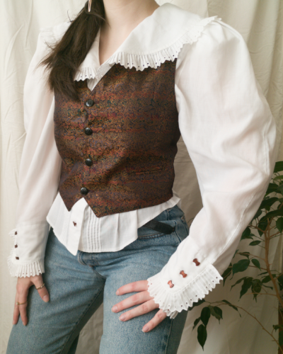 vintage prsluk u baroknom stilu