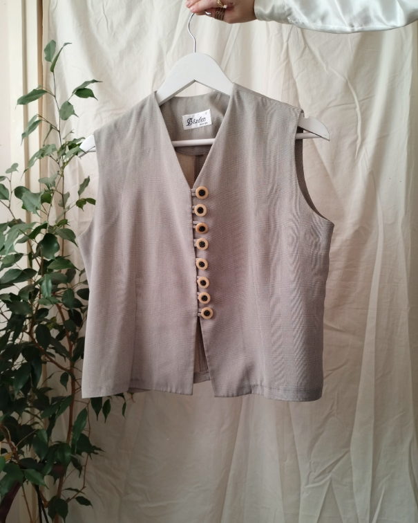 Vintage prsluk sa dugmićima slika #2