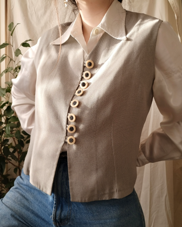 Vintage prsluk sa dugmićima slika #5