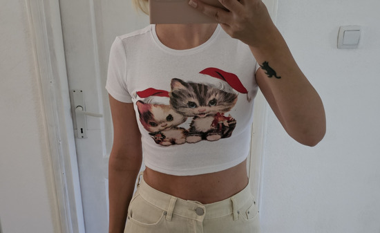House bela crop majica sa macama slika #1