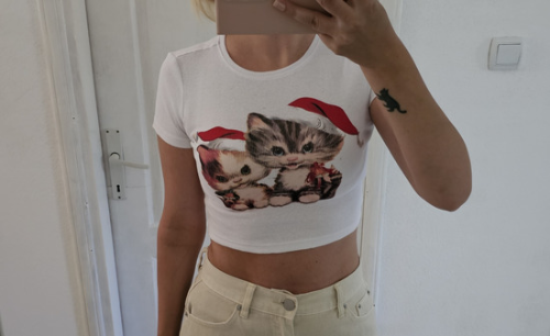 House bela crop majica sa macama