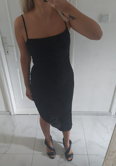 Bershka crna haljina otvorenih ledja slika #2
