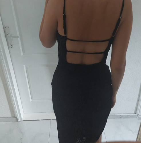 Bershka crna haljina otvorenih ledja