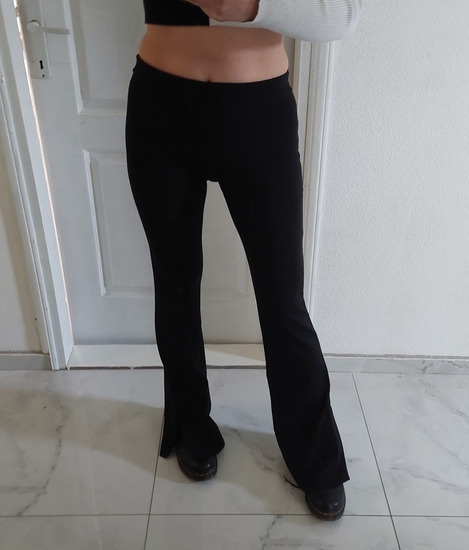 Bershka crne pantalone sa prorezima slika #3