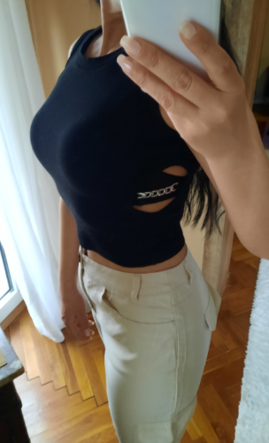Rebrasta top majica sa otvorima