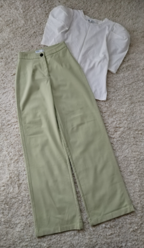 BERSHKA ☆ pastelno zelene pantalone duboke ☆