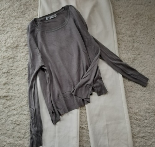 ZARA pastelno siva bluzica
