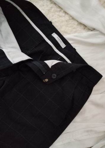 MANGO pantalone sa kosim džepovima na kockice