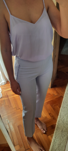 U kompletu pantalone i majica thumbnail #2
