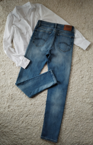 TOMMY HILFIGER farmerke W30 L32