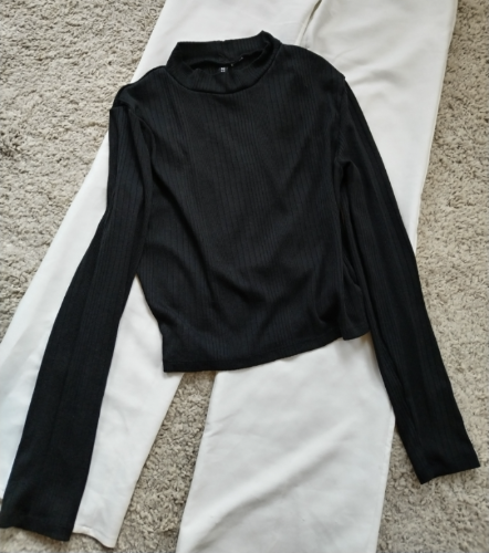 H&M rebrasta polurolka kratka