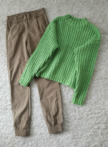 BERSHKA zeleni dzemper šireg kroja 