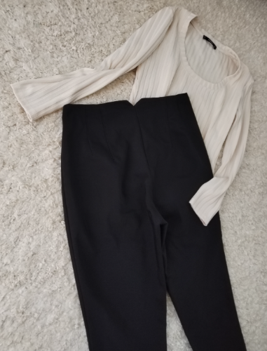 Crne pantalone aktuelni model thumbnail #4