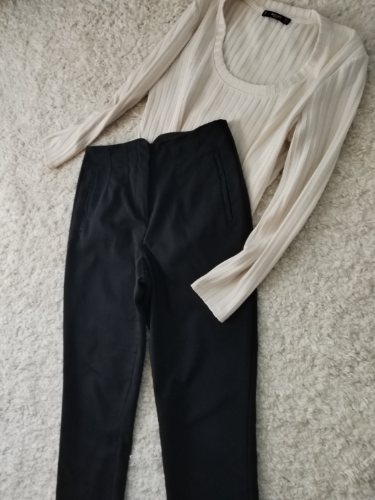 Crne pantalone aktuelni model thumbnail #5