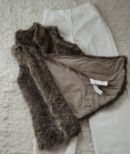 BERSHKA outwear krzneni šatirani prsluk