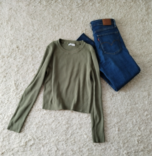 STRADIVARIUS rebrasta streč bluza pastelno zelena