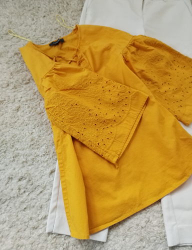 Bluza oker sa vezenim rukavima