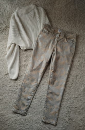 MONA pantalone perfektne prelepe