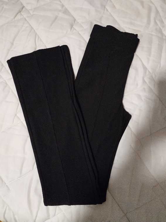Bershka rebraste zvoncare slika #1