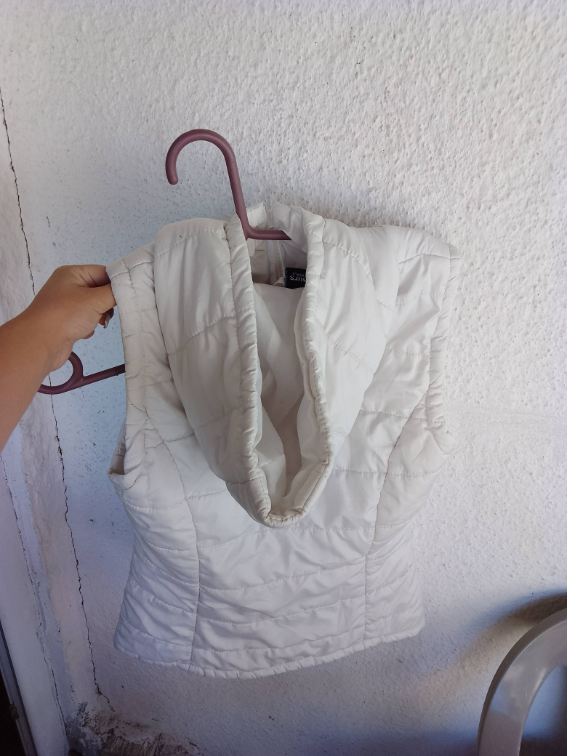 Beli ženski prsluk  slika #2