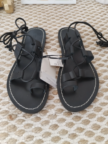 Kožne nove Pull and Bear sandale