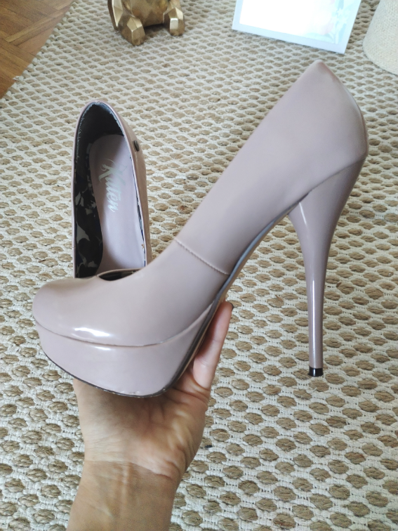 Kitten lakovane salonke slika #2