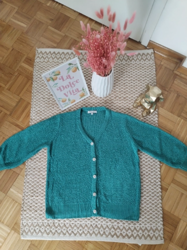 Kardigan sa elegantnim dugmićima