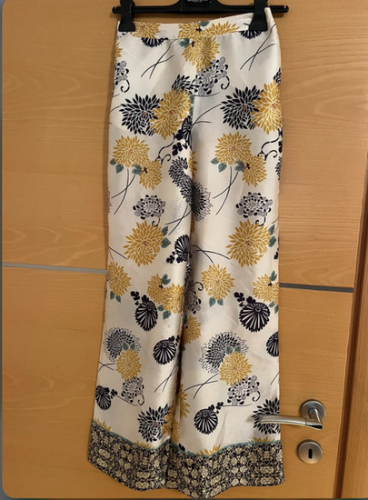 Zara leprsave sarene pantalone S