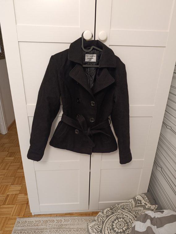 Topao crni zimski kaput velicina M slika #2