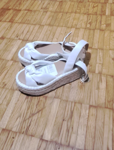 Sandale nove 