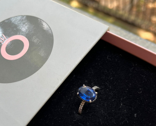 Pandora Sparkling Statement Blue Halo prsten