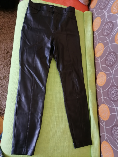 Nove kožne pantalone Zara L