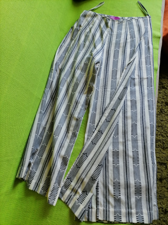 Nove pantalone širokih razrezanih nogavica  L / XL slika #3