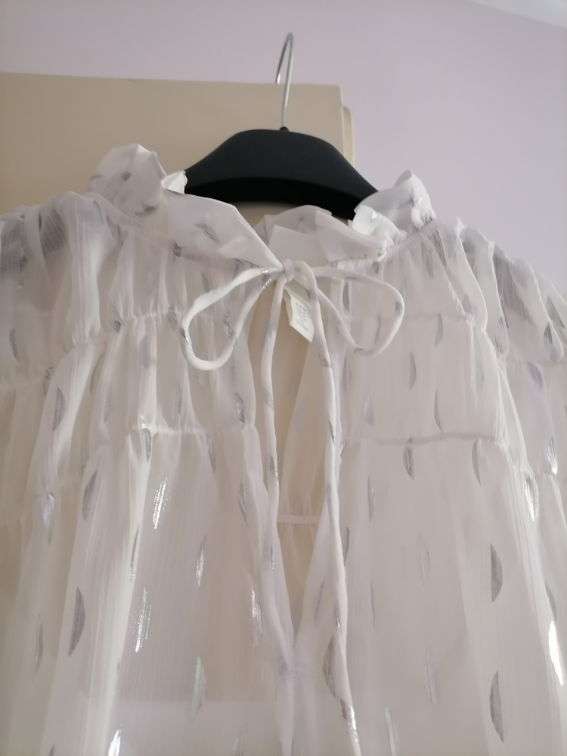 Nova bela haljina sa srebrnastim šarama H&M   M slika #2