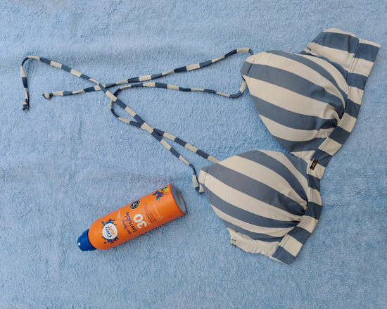 Sam Friday bikini slika #2