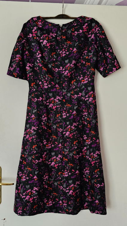 Crna cvetna haljina sa postavom. slika #2