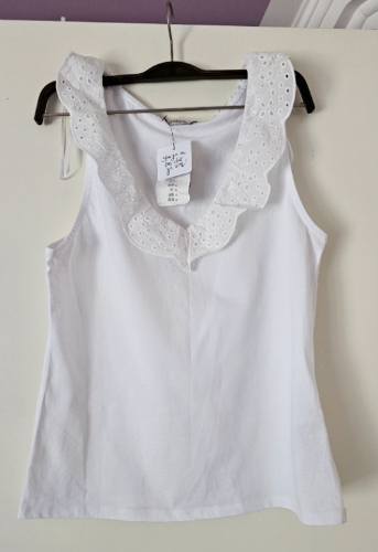 Orsay bela majica sa dekorativnim volanom